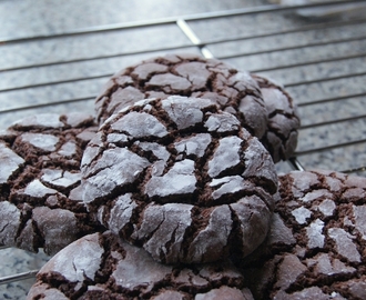 Chocolate Crinkle Cookies, yummy in my tummy