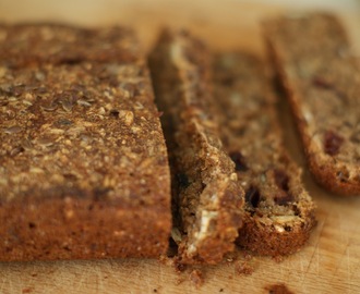 Lækkert kernerugbrød med tørrede tranebær