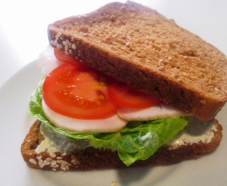 Sandwich med Pikantost og Kylling
