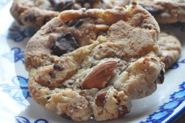 Cookies med chokolade, mandler og salt – nemme og sprøde