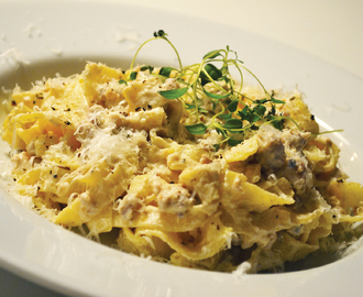 Fettuccine med salsiccia og ricotta