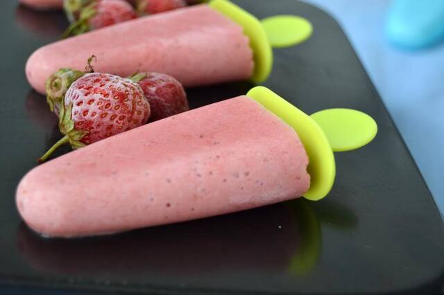 [Recipe] Super speed fresh strawberry popsicles