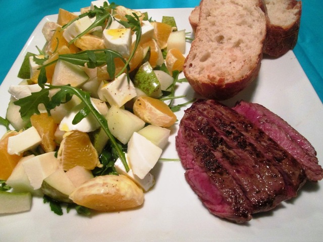 Steak og Frugtsalat med Mozzarella