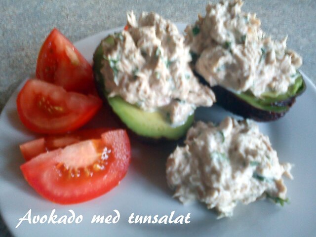 Avokado med tunsalat, en nem lyn middag eller forret.