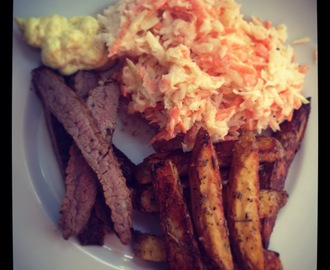 Flanksteak med coleslaw og grovfritter