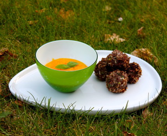 Grillede kokoskødboller med spicy mangodip