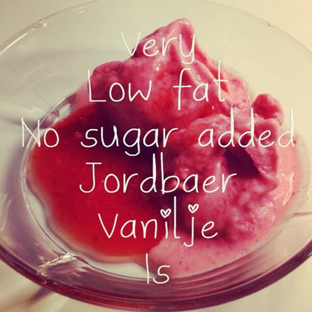 Low fat, no sugar added - jordbær-vanilje is med jordbærgrød
