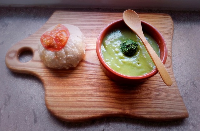 Grøn suppe med pesto