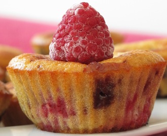 Appelsinmuffins med hindbær og chokolade