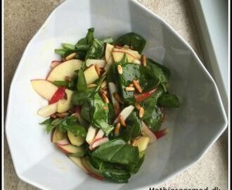 Spinatsalat med æbler og radiser