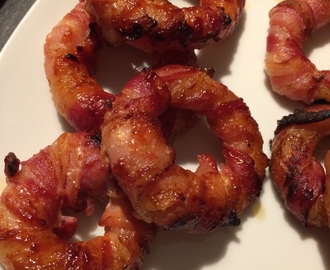 Grilltid: Barbecuemarinerede bacon-løgringe