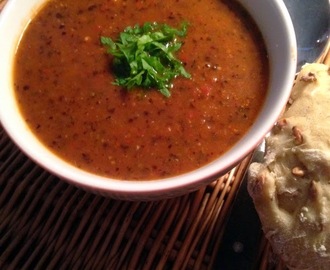 Sort Bønne Suppe med peberfrugt og krydderier