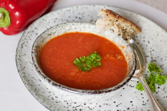 Varm peberfrugtsuppe med chili