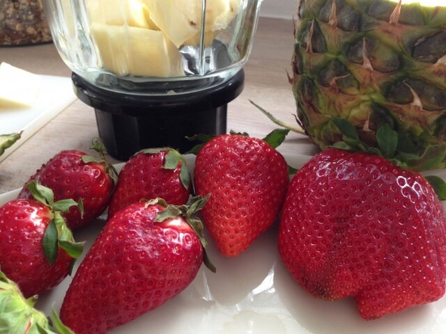 Smoothie med Jordbær, ananas og spinat