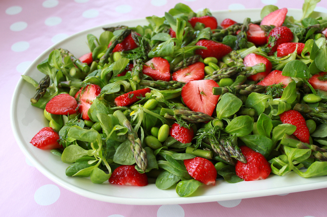 Aspargessalat med jordbær