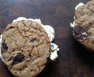 Ice Cream Sandwiches med lakridsis og chocolate chunk cookies