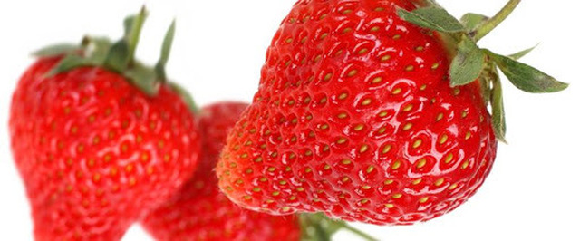 Jordbærmousse med friske jordbær