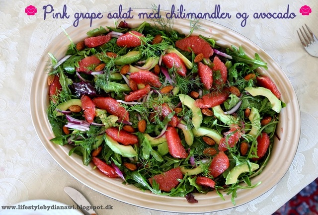 Opskrift med video på pink grape salat med chilimandler og avocado