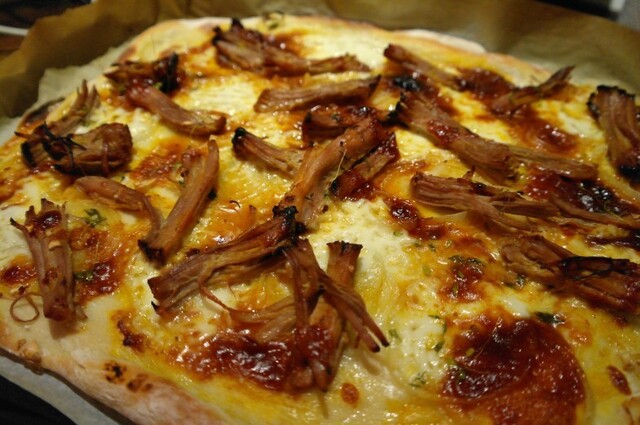 Barbecue pulled pork pizza