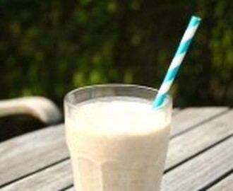 Milkshake med peanutbutteris og banan