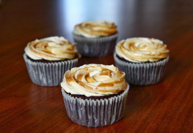 Skildpadde-cupcakes med romkaramelcreme