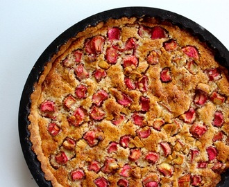 Rabarbertærte med frangipane og hvid chokolade