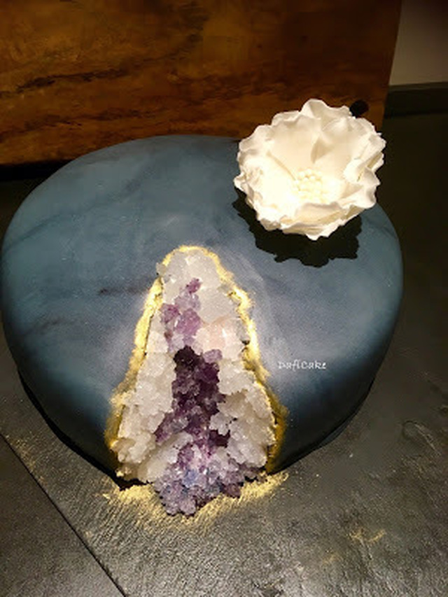 Sten kage (Geode Cake)