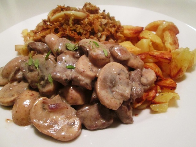 Cremet Steak og Champignon med Stegt Savoykål