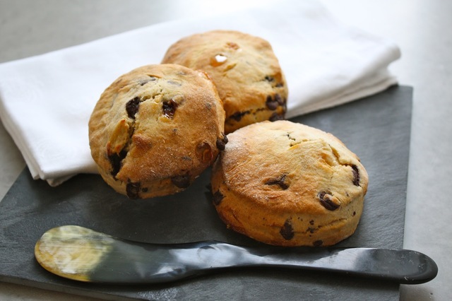 Scones med vanilje, chokolade og marshmallows