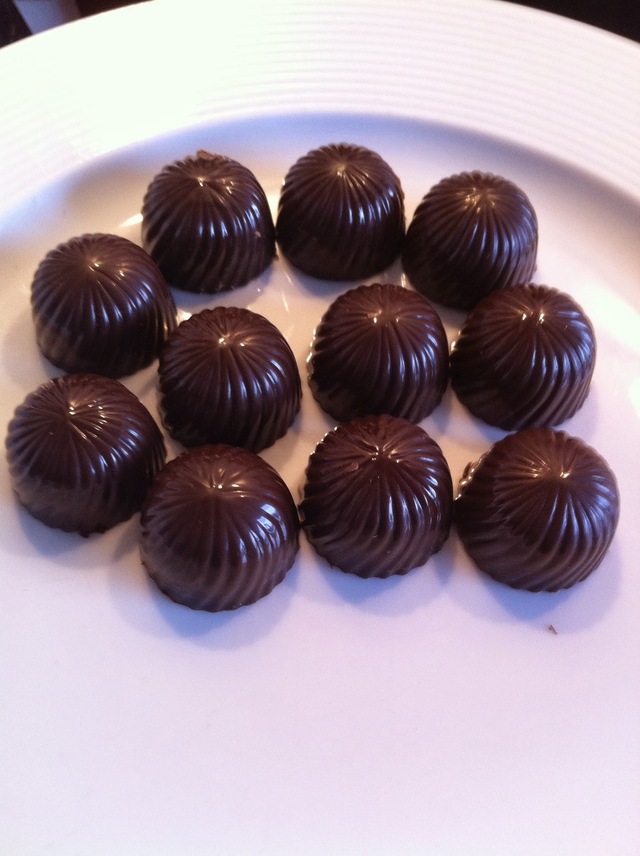Fyldte chokolader med nougat-crunch