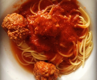 Tomatsauce & spicy meatballs