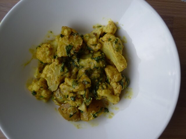 Curry-kukkakaalipataa / Cazuela de coliflor con curry