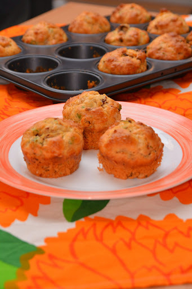 Aurinkokuivattu tomaatti-muffinssit