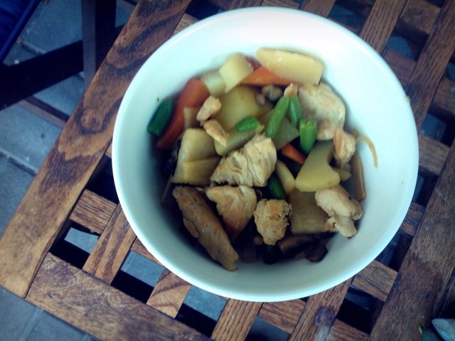 Gameni (がめ煮): kanaa ja vihanneksia