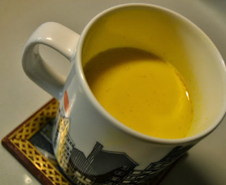 Kurkumamaito kurkkukivun hoitoon – Haldi doodh