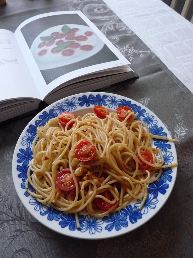 Spaghetti con pomodoro e olio