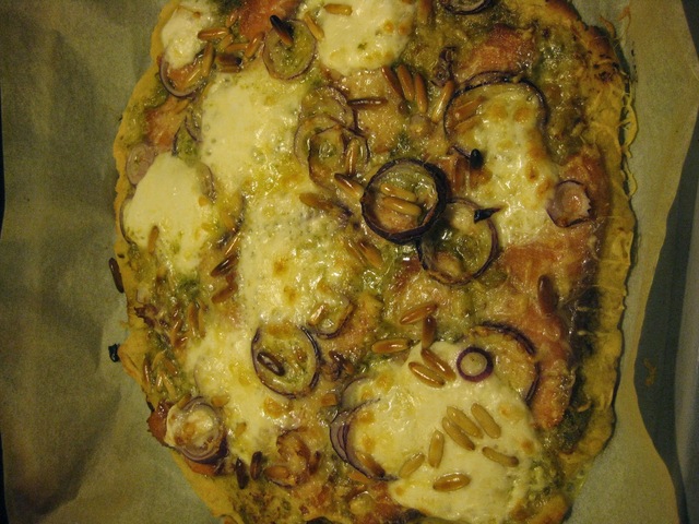 Pizzaperjantai: pesto-kylmäsavulohipizza
