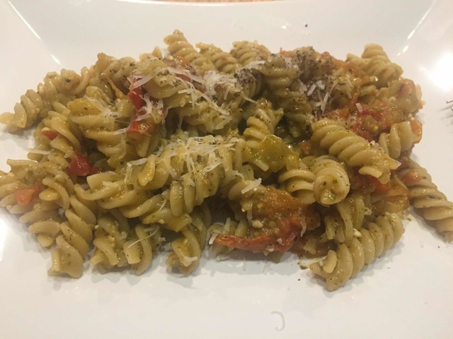 Pasta with pesto and cherry tomatoes