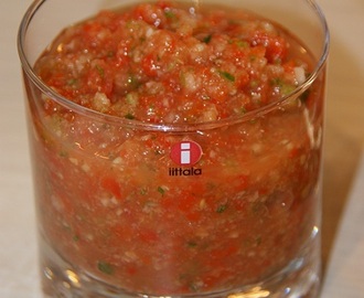 Tulinen, kylmä tomaattikeitto - Gazpacho
