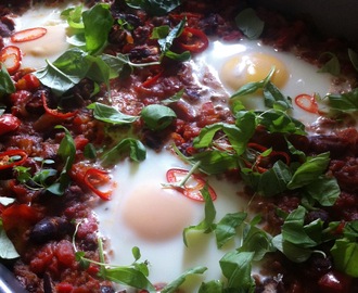 Sunnuntairuokaa, "spicy baked eggs"