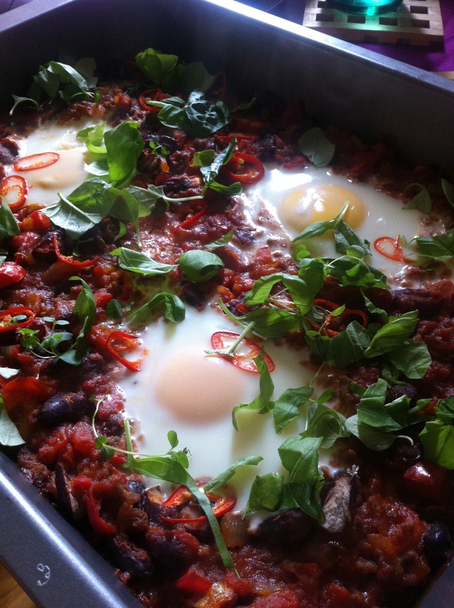 Sunnuntairuokaa, "spicy baked eggs"