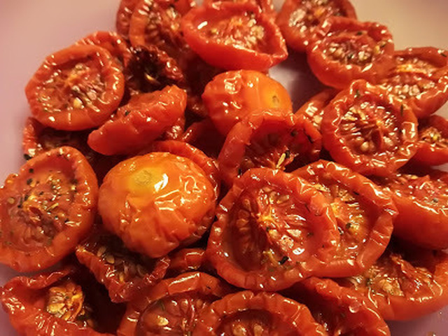 Puolikuivatut tomaatit