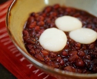 Shiratama zenzai, makeaa punapapukeittoa ja riisipalloja