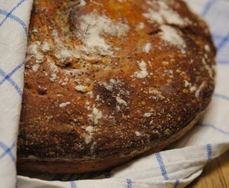 Vaivaamaton rautapataleipä -parasta ikinä! / No knead bread in Dutch oven -the best bread ever!