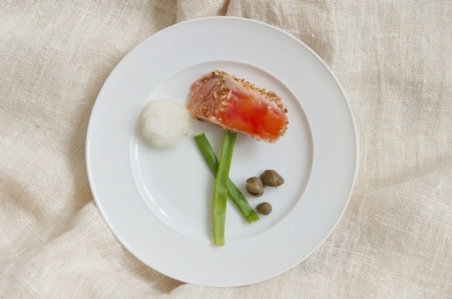 Lohipastrami ja sitruunajäädyke / Salmon pastrami and lemon sherbet