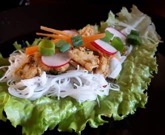 Vietnamilaiset salaattiwrapit kanalla – Vietnamese chicken lettuce wraps