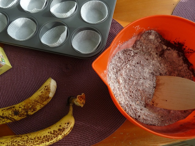 Munattomat ja maidottomat banaanimuffinit