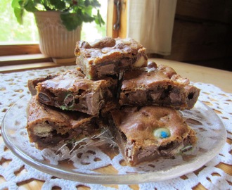 Karkkipatukka-blondiet/ Candy Bar Blondies