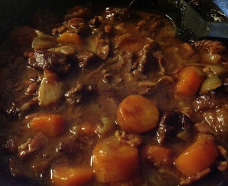 BOEUF BOURGUIGNON AU ORIGNAL /lihapata hirvestä