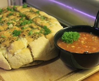 Juustoinen Ruutuleipä - Stuffed Cheesy square bread